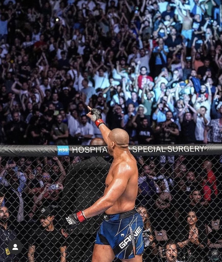 Cyril Gane, combattant de MMA français, top mondial de la catégorie poids lourd.