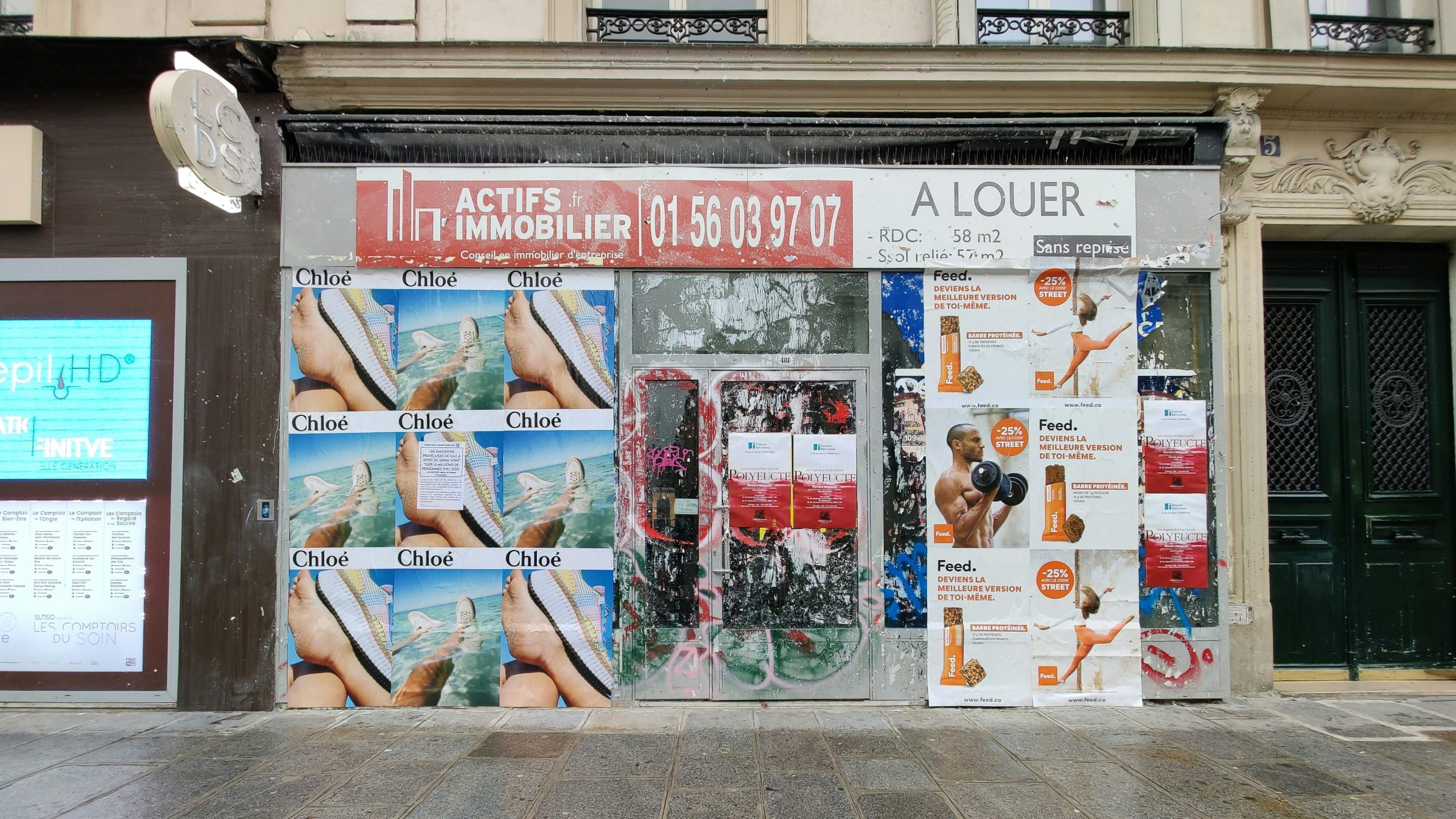 Façade d'un local à louer
