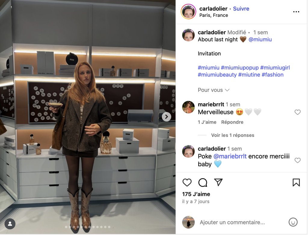Un visiteur immortalise le pop-up store pour le partager sur Instagram 