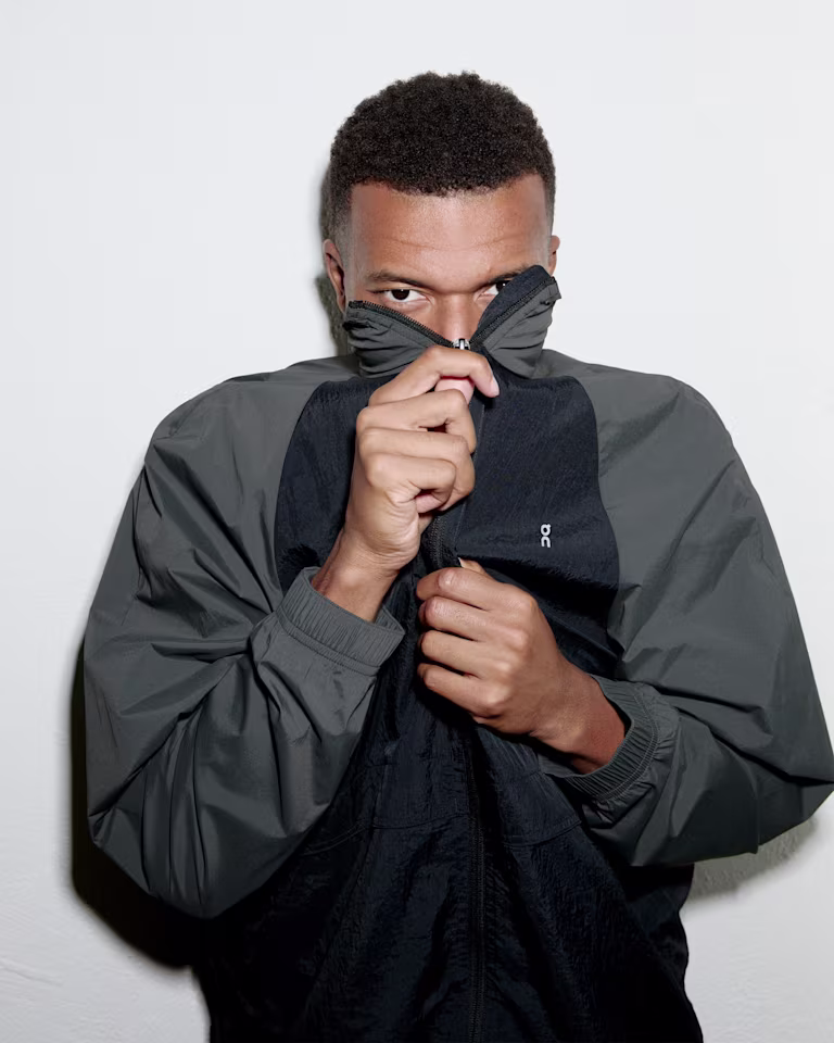 Communication de la signature chez On de Mbappé