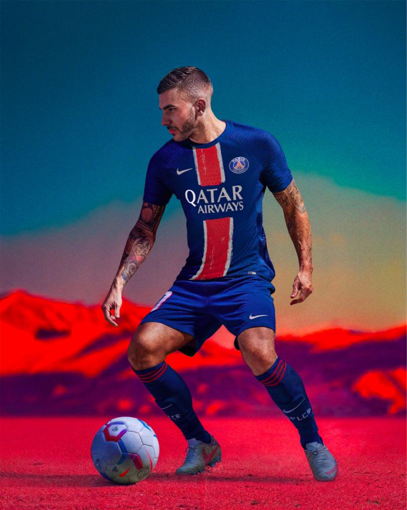 Visuel du maillot domicile du PSG 2024-2025 généré par IA : Lucas Hernandez, avec des logos et des textes erronés