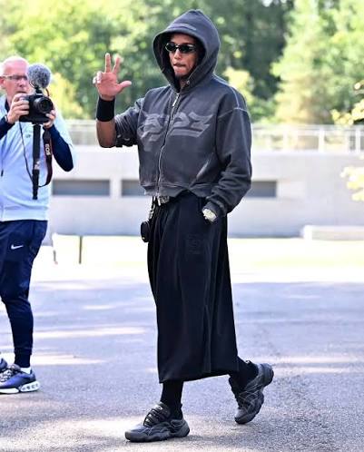 Jules koundé arrivant à clairefontaine