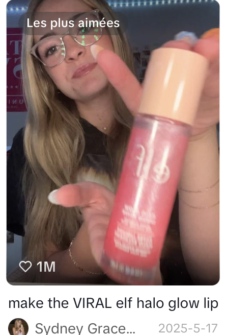 Créatrice TikTok présentant un gloss géant inspiré du Halo Glow d’e.l.f. Cosmetics